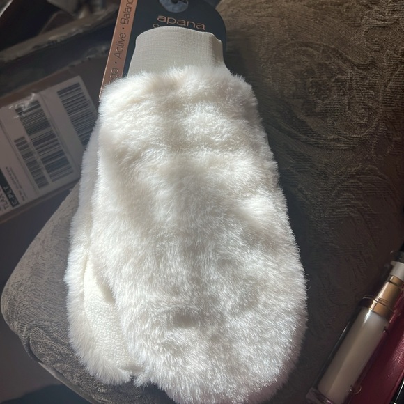 Apana cold weather mittens fluffy & comfortable! - Picture 2 of 5